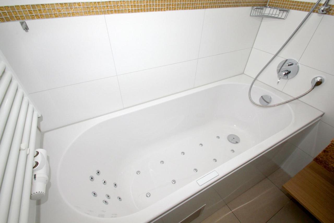 Strandnahe Fewo Rex Rugia: Balkon & Erlebnisbad Lobbe Exterior photo